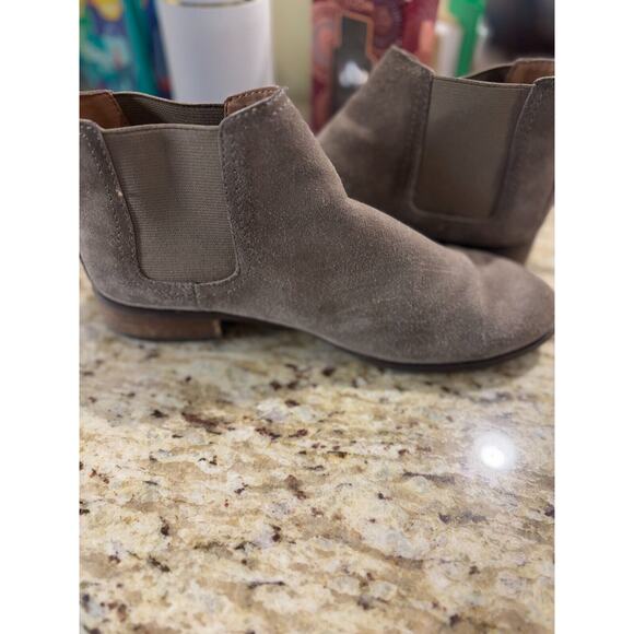 Frye Women 7M Misty Chelsea Boot Slip On Taupe Bootie Ankle Suede Casual Shoe - Picture 9 of 12